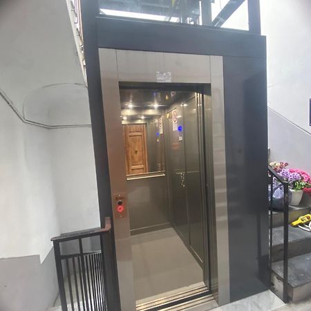 Вилла La Terrazza Nel Centro Неаполь Экстерьер фото