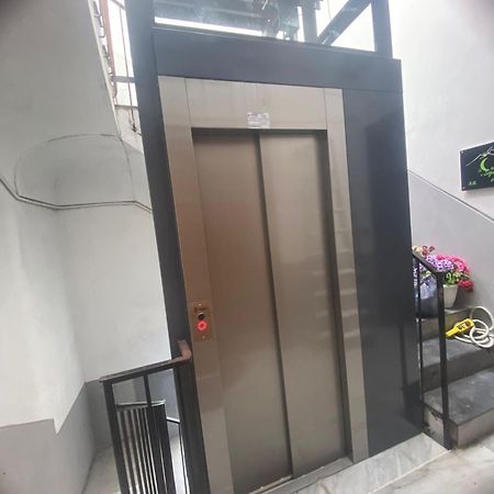 Вилла La Terrazza Nel Centro Неаполь Экстерьер фото